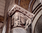 ｜サン・ピエール聖堂の内陣の柱頭「人食い怪鳥」