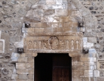 ｜サン・ジェニ・デ・フォンテーヌ修道院（サン・ミシェル教会）の西正面扉口「栄光のキリストと使徒」