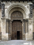 ｜サン＝セルナン大聖堂の南側扉口ティンパヌム「キリストの昇天」