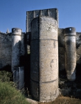 ｜ロシュ城の城壁南端部と天主閣（ドンジョン＝城砦の中心塔）