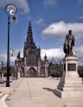 ｜グラスゴー大聖堂とリヴィングストンの記念像