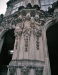 POPPELMANN Matthäus Daniel & PERMOSER Balthasar｜ツヴィンガー宮殿「ヴァル・パヴィリオンの外観人像柱」部分