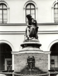 SCHWANTHALER Ludwig Michael von｜ホーフガルテンに立つニンフの泉