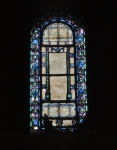 ｜アヤソフィア（ハギア・ソフィア大聖堂）のアプシス下中央のステンドグラス（下段）