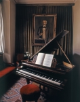 ｜ドヴォルザークの肖像画と彼のピアノ
