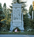 ｜シューベルトの墓碑