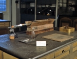 ｜分析室の元素分析装置、1832年