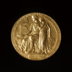 ｜コッホに授与された「生理学・医学賞」のメダル（裏）